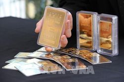 Giá vàng cuối ngày 08/08: SJC chốt phiên cuối tuần 141 triệu — Nhẫn BTMC dẫn đầu 142,3 triệu, vàng thế giới kiên trì trên 4.100 USD giữa bão dầu Brent