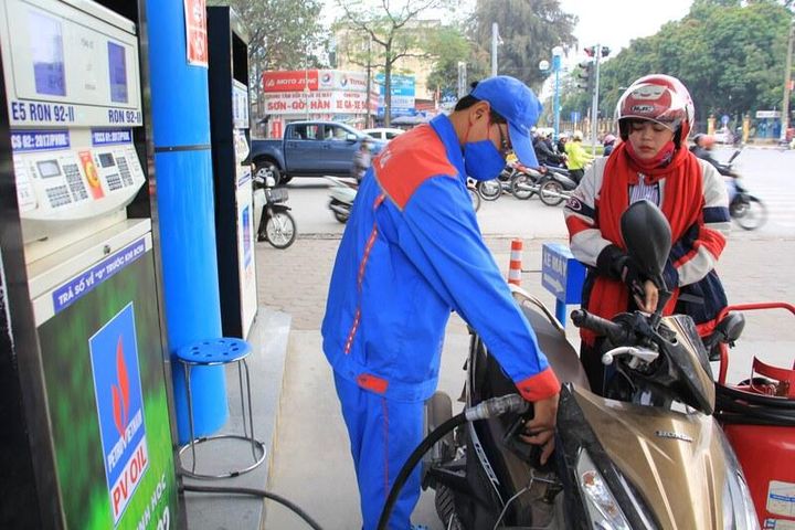 Giá xăng dầu hôm nay 14/03: E5RON92 rẻ hơn RON95 đến 3.070 đồng/lít — chọn loại nào tiết kiệm nhất trước kỳ điều chỉnh 22/03?