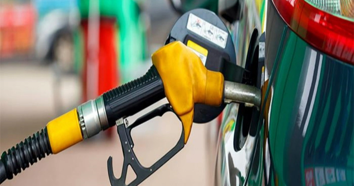 Giá xăng dầu hôm nay 16/03: RON95 giữ nguyên 25.570 đồng/lít — WTI vọt 98 USD, nguy cơ tăng giá mạnh trong kỳ điều chỉnh 22/03