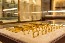 Giá vàng tối 16/03: XAU/USD bám trụ 5.055 USD dù dầu hạ nhiệt từ đỉnh 100 USD — chênh lệch nội-ngoại 22,7 triệu, FOMC 18/03 quyết định tất cả