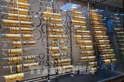 Giá vàng tối 22/07: XAU/USD trụ vững 4.362 USD khi Brent đảo chiều giảm mạnh về 84,78 USD — Vàng chứng minh sức bền trước thềm FOMC 29/07