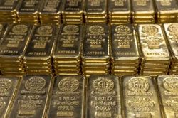 Vàng thế giới tối 24/03: XAU/USD bám trụ 4.825 USD sau PMI Flash Mỹ thấp hơn kỳ vọng — dầu Brent sụt 5,4% tạo tín hiệu trái chiều cho kim loại quý