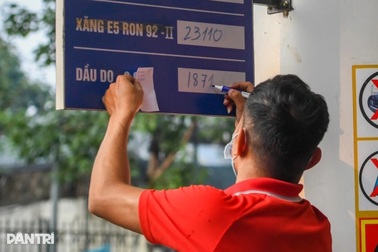 Giá xăng dầu hôm nay 25/07: RON95 giữ 21.430 đồng sau kỳ tăng 23/07 — Brent bùng nổ 98 USD, kỳ điều chỉnh 02/08 báo hiệu tăng tiếp
