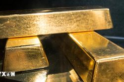 Vàng thế giới tối 24/07: XAU/USD trụ vững 4.362 USD chốt tuần — Bộ đôi vàng-bạc thống trị khi Brent sụp 10%, Bitcoin giảm 2% và lãi suất Mỹ leo 4,71% trước FOMC