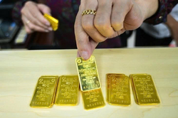 Giá vàng cuối ngày 16/07: SJC chốt phiên Thứ Năm 148,2 triệu — Vàng nhẫn phân hóa, PNJ và Phú Quý rẻ nhất 147 triệu, tỷ giá VCB neo 26.450 đồng