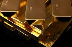 Nhận định giá vàng 27/03: Dầu WTI vọt 6% thổi bùng lo ngại lạm phát — XAU/USD neo 4.825 USD, SJC dự kiến giữ vùng 171 triệu trong phiên chốt quý I